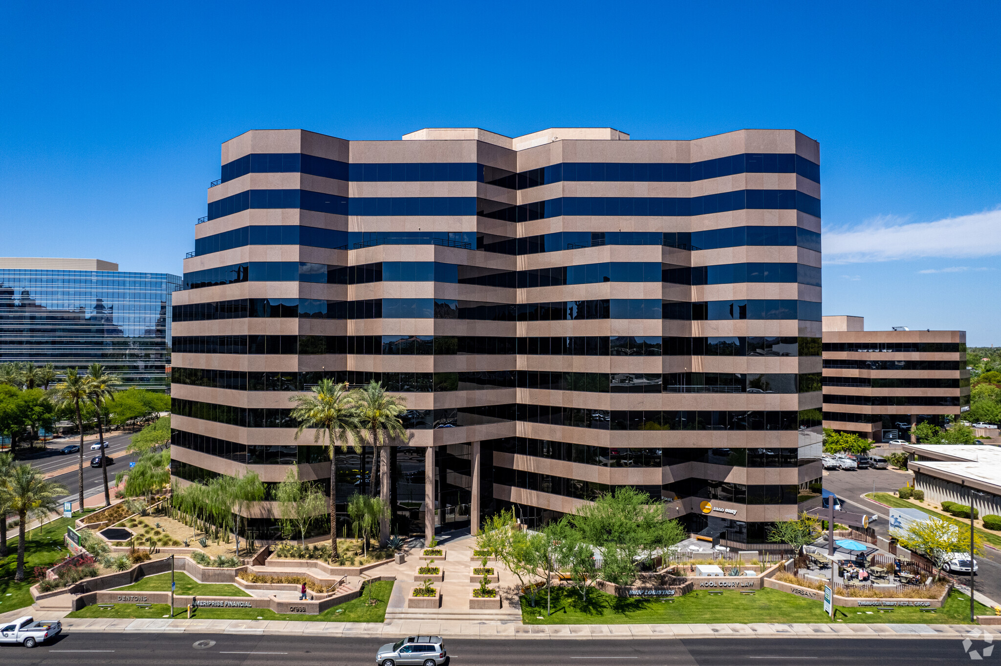 2398 E Camelback Rd, Phoenix, AZ en alquiler Foto del edificio- Imagen 1 de 59