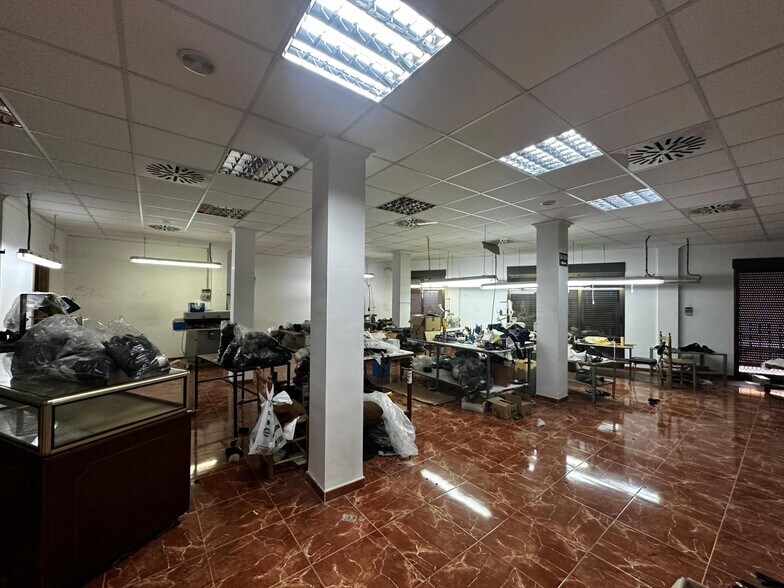 Avinguda País Valencia, 1, Llombai, Valencia en venta - Foto del edificio - Imagen 2 de 23