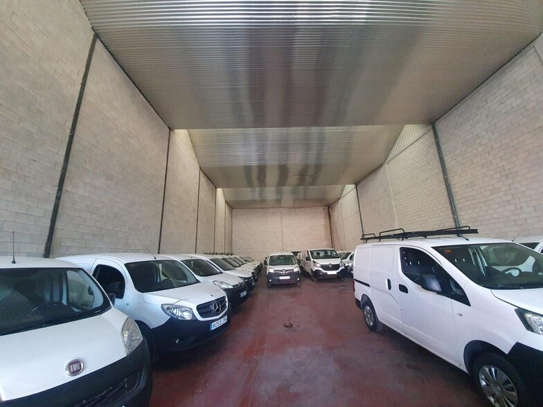 Nave en Dos Hermanas, Sevilla en alquiler - Foto del edificio - Imagen 2 de 12