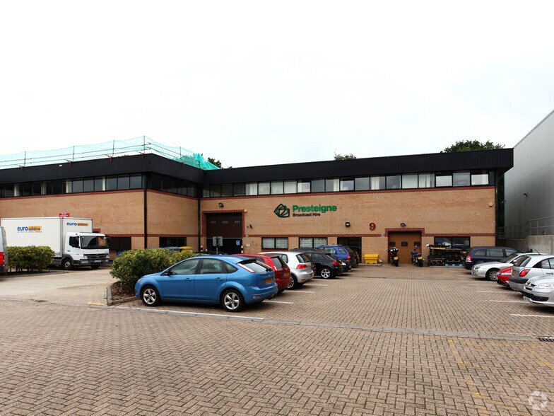 Newton Rd, Crawley en alquiler - Foto del edificio - Imagen 3 de 4