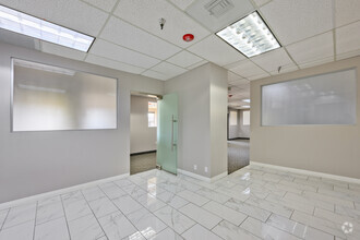 870 N Mountain Ave, Upland, CA en alquiler Foto del interior- Imagen 1 de 7