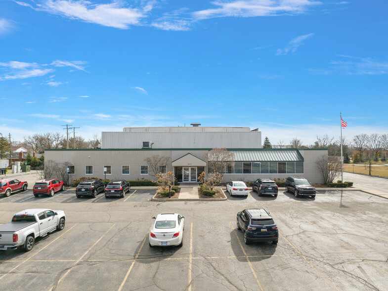 8220 Irving Rd, Sterling Heights, MI en venta - Foto del edificio - Imagen 2 de 6