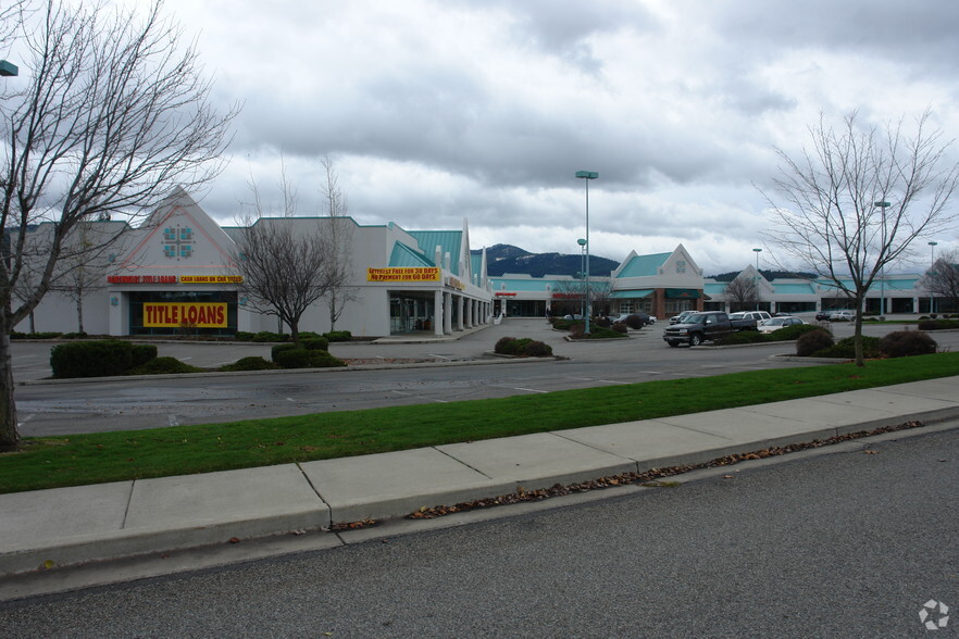 4005-4057 W Riverbend Ave, Post Falls, ID en alquiler - Foto del edificio - Imagen 3 de 9