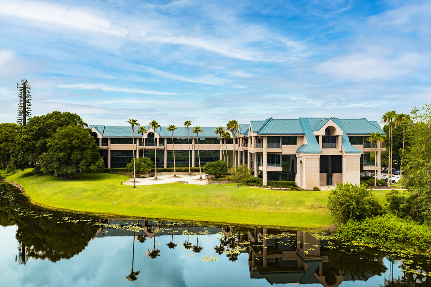 15310 Amberly Dr, Tampa, FL en alquiler - Foto del edificio - Imagen 2 de 9