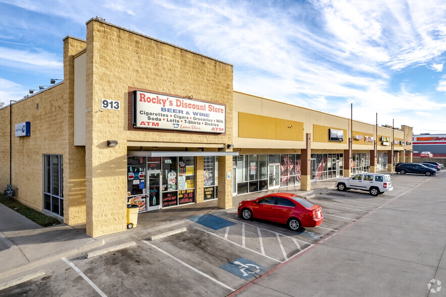 913 E Berry St, Fort Worth, TX en alquiler - Foto del edificio - Imagen 1 de 5