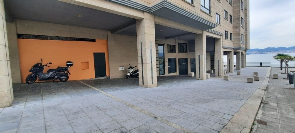 Local en Vigo, Pontevedra en venta - Foto principal - Imagen 2 de 19