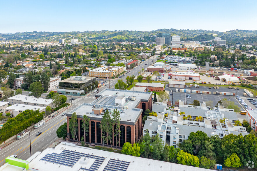 15315 Magnolia Blvd, Sherman Oaks, CA en alquiler - Foto del edificio - Imagen 3 de 7