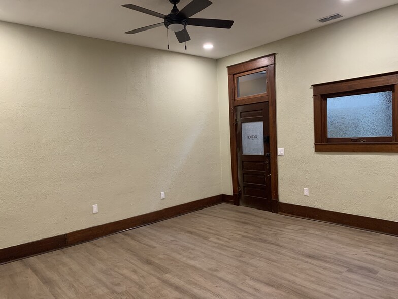 113 S Lamar St, Eastland, TX en venta - Foto del edificio - Imagen 2 de 2