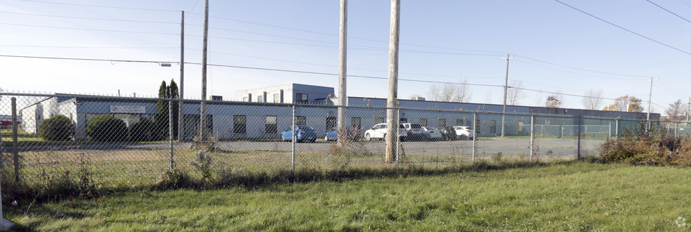 2000 Boul Industriel, Chambly, QC en alquiler - Foto del edificio - Imagen 3 de 19