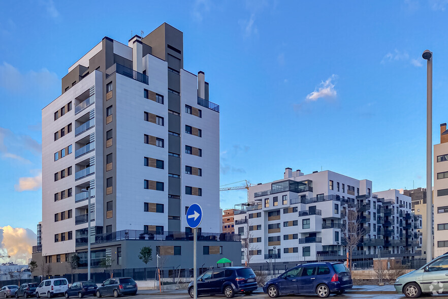 Calle Francisco Grande Covián, 57, Madrid, Madrid en venta - Foto del edificio - Imagen 2 de 3