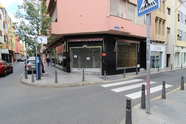 Más detalles de Calle Cirilo Moreno, 16, Las Palmas de Gran Canaria - Local en alquiler