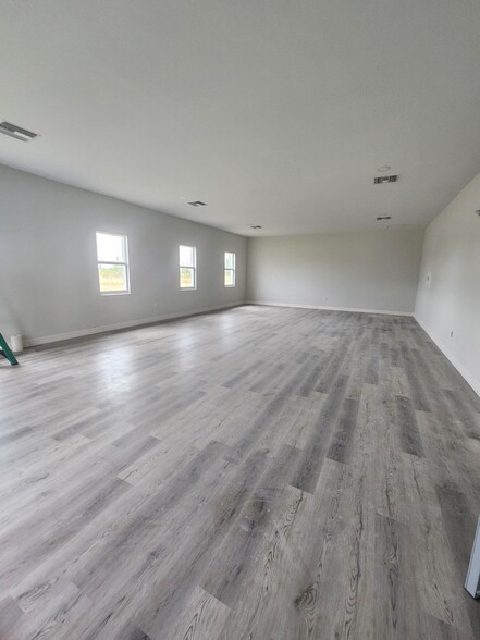 8359 Stringfellow Rd, Saint James City, FL en venta - Foto del edificio - Imagen 3 de 35