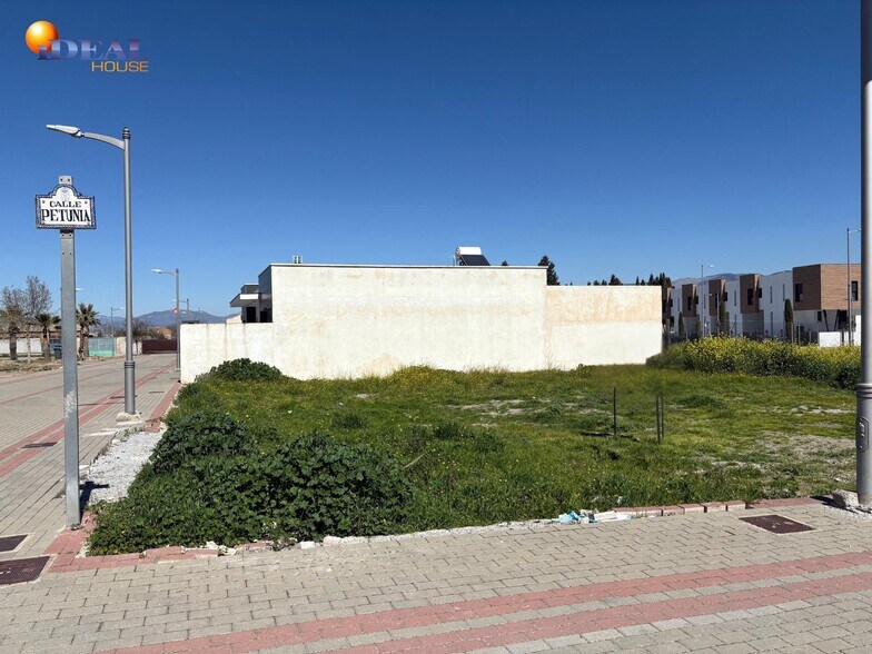 Calle Petunia, 2, Churriana de la Vega, Granada en venta - Foto del edificio - Imagen 2 de 8
