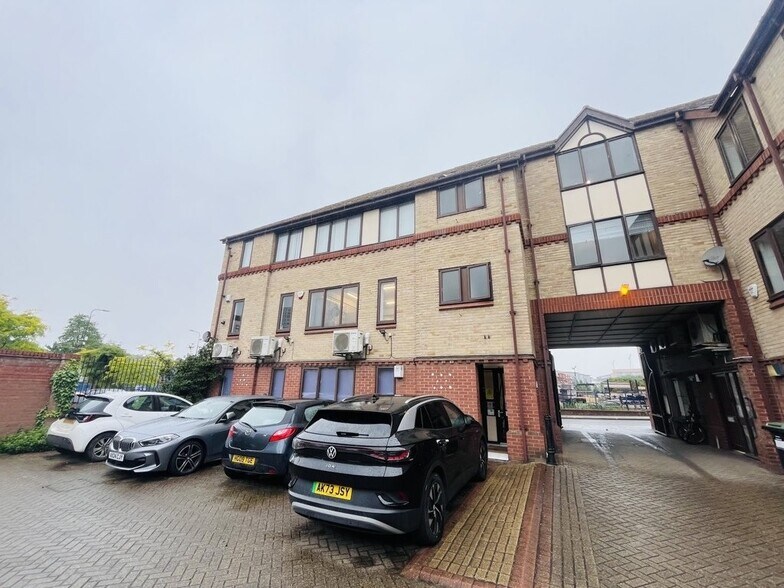 3 Cromwell Crt, Ipswich en venta - Foto del edificio - Imagen 2 de 10
