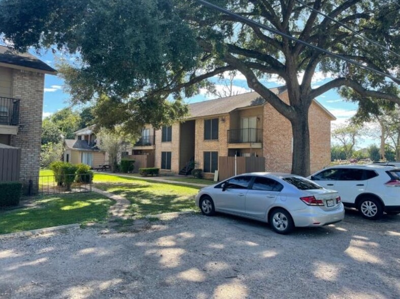 1905 Jephson Ln, Alvin, TX en venta - Foto del edificio - Imagen 3 de 11