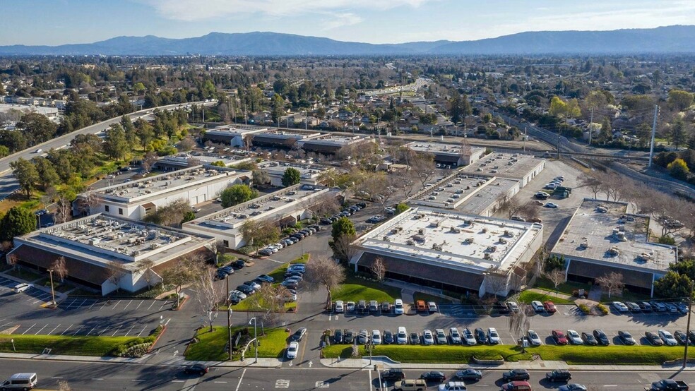 2300-2398 Walsh Ave, Santa Clara, CA en alquiler - Foto del edificio - Imagen 1 de 30