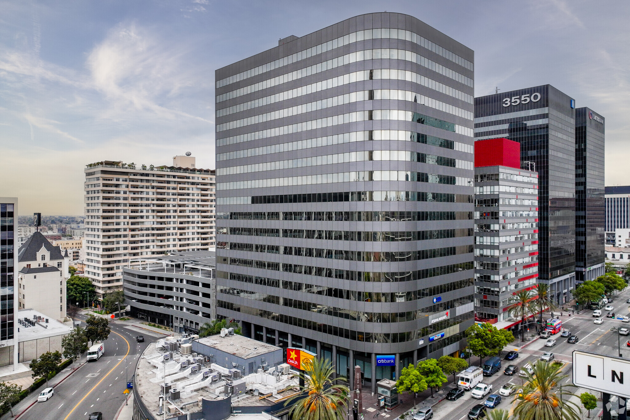 3530 Wilshire Blvd, Los Angeles, CA en alquiler Foto principal- Imagen 1 de 15