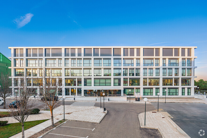 Camino Cerro de los Gamos, 1, Pozuelo De Alarcón, Madrid en alquiler - Foto del edificio - Imagen 2 de 26