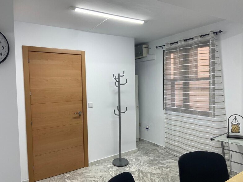 Oficina en Cáceres, Cáceres en alquiler - Foto del edificio - Imagen 2 de 6