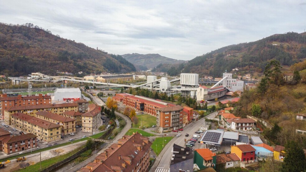 Terreno en Mieres en venta - Vista aérea - Imagen 2 de 37