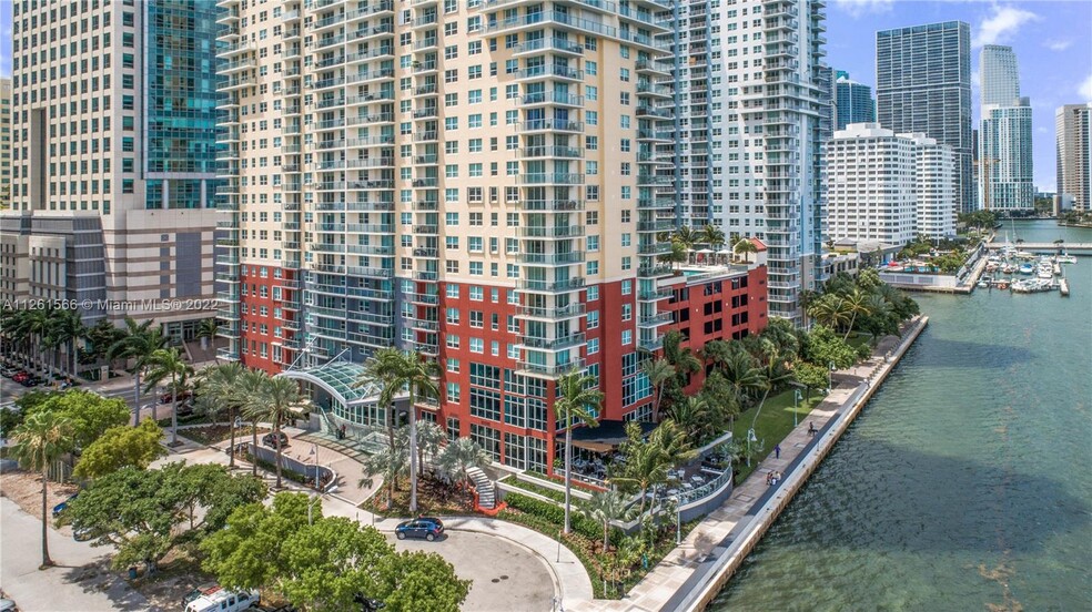 1155 Brickell Bay Dr, Miami, FL en alquiler - Foto del edificio - Imagen 2 de 7