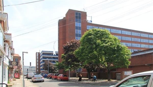 Chatsworth Rd, Worthing en alquiler - Foto del edificio - Imagen 2 de 8