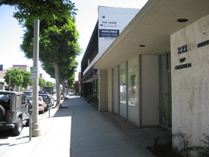 221-225 N Robertson Blvd, Beverly Hills, CA en alquiler Foto del edificio- Imagen 1 de 5