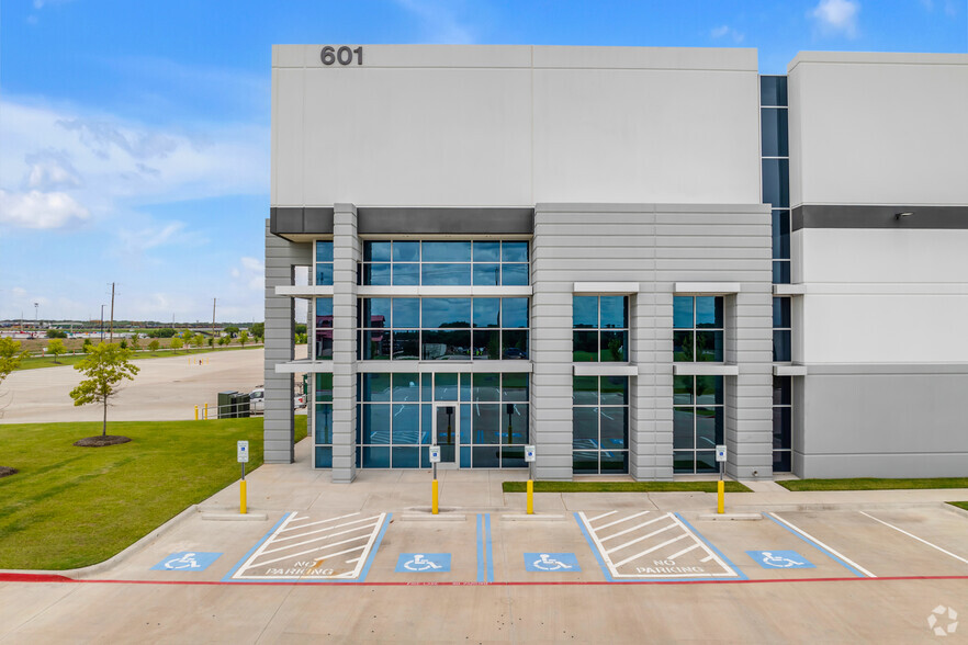 601 Distribution Dr, Wilmer, TX en alquiler - Foto del edificio - Imagen 3 de 22