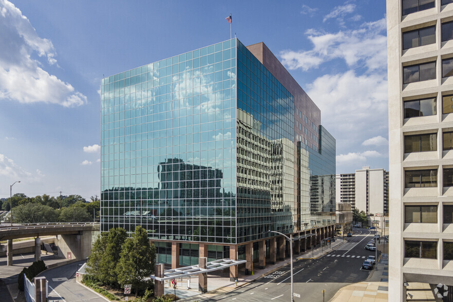 2550 S Clark St, Arlington, VA en alquiler - Foto del edificio - Imagen 1 de 17