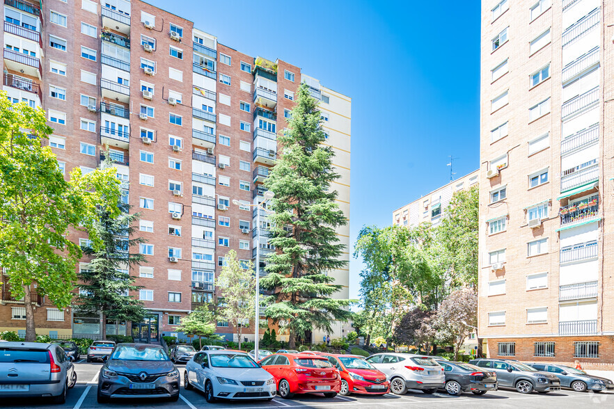 Barrio del Pilar, Madrid, Madrid en alquiler - Foto del edificio - Imagen 2 de 2