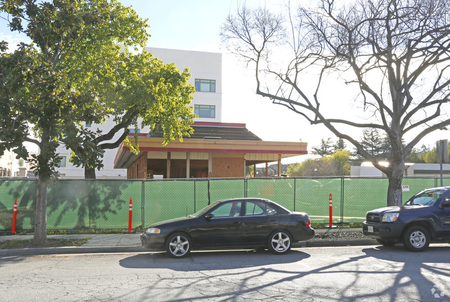 Hamilton Ave, Campbell, CA en alquiler - Foto del edificio - Imagen 2 de 10