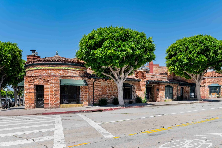 1129-1139 Glendon Ave, Los Angeles, CA en alquiler - Foto del edificio - Imagen 2 de 39