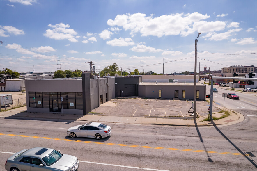 1001 E Central Ave, Wichita, KS en alquiler - Foto del edificio - Imagen 1 de 30