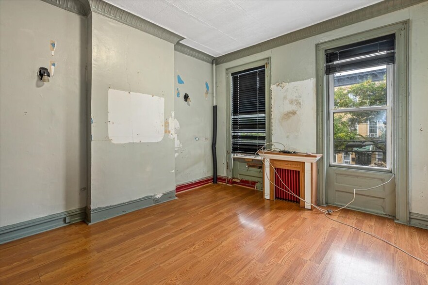 411 Himrod St, Brooklyn, NY en venta - Foto del edificio - Imagen 3 de 14