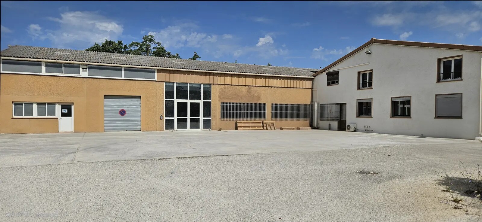 412 Rue Philémon Laugier, Hyères en alquiler Foto del edificio- Imagen 1 de 9