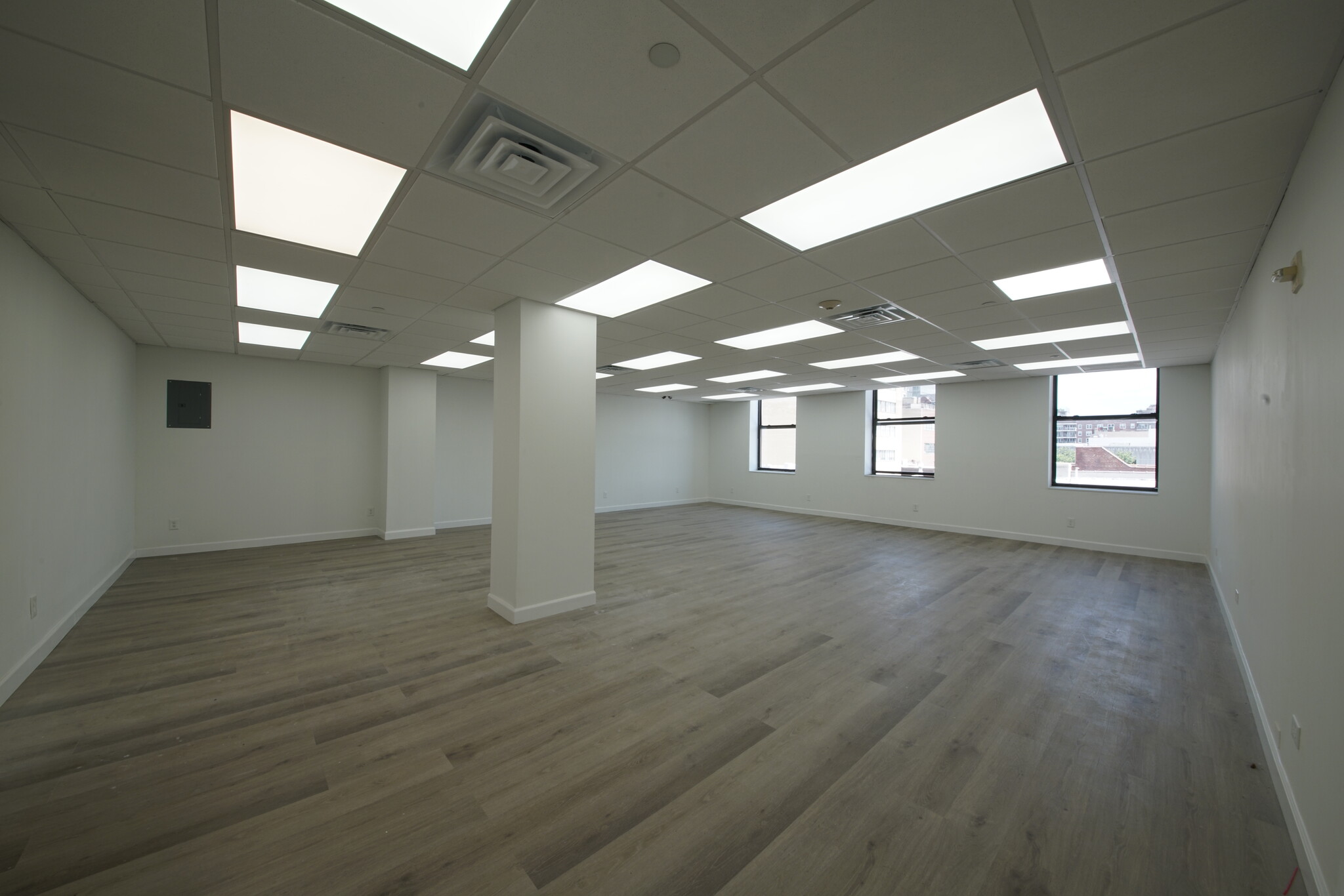 136-21 Roosevelt Ave, Flushing, NY 11354-5655, Flushing, NY en alquiler Foto del interior- Imagen 1 de 14