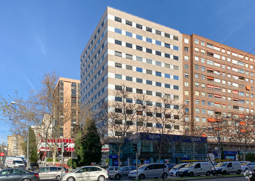 Calle de Orense, 58, Madrid, Madrid en alquiler - Foto del edificio - Imagen 2 de 3