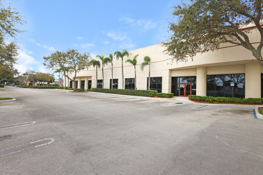 2877-2899 N Commerce Parkway, Miramar, FL en alquiler - Foto del edificio - Imagen 2 de 3