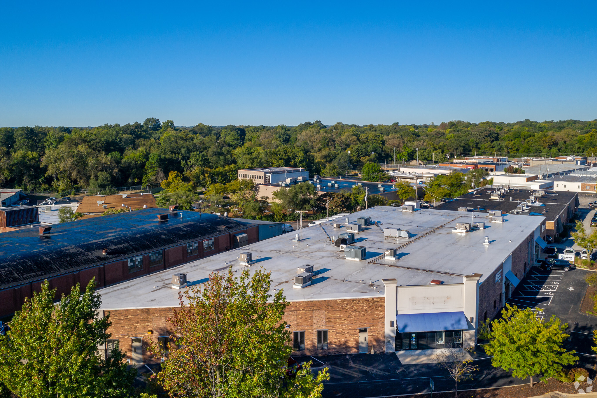 1265-1314 Strassner Dr, Brentwood, MO en alquiler Foto del edificio- Imagen 1 de 7