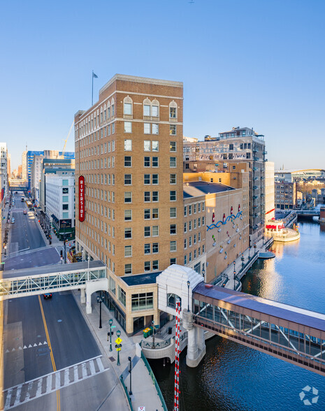 710 N Plankinton Ave, Milwaukee, WI en alquiler - Foto del edificio - Imagen 2 de 3