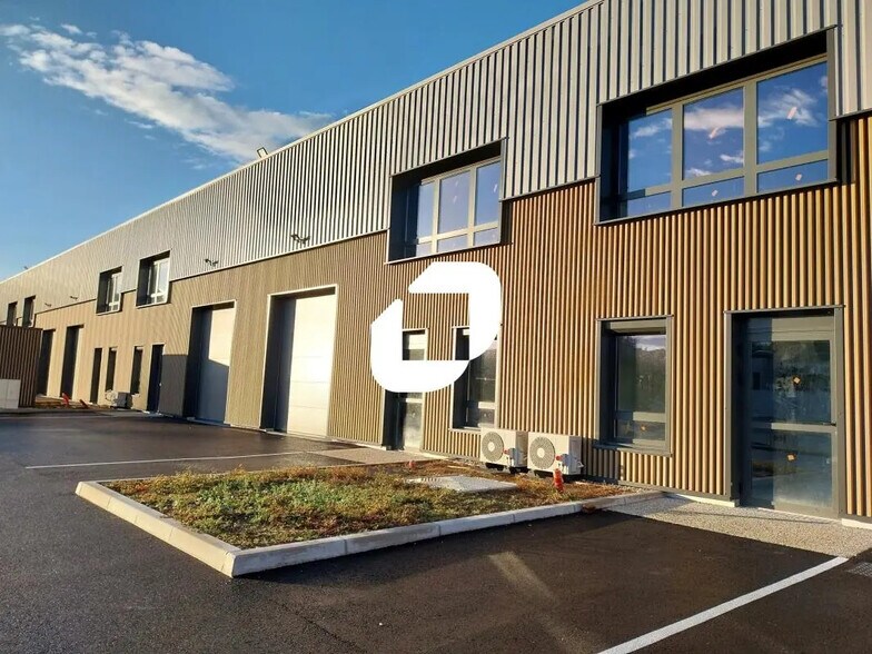 225 Avenue Des Marronniers, Bourgoin-Jallieu en alquiler - Foto del edificio - Imagen 1 de 41