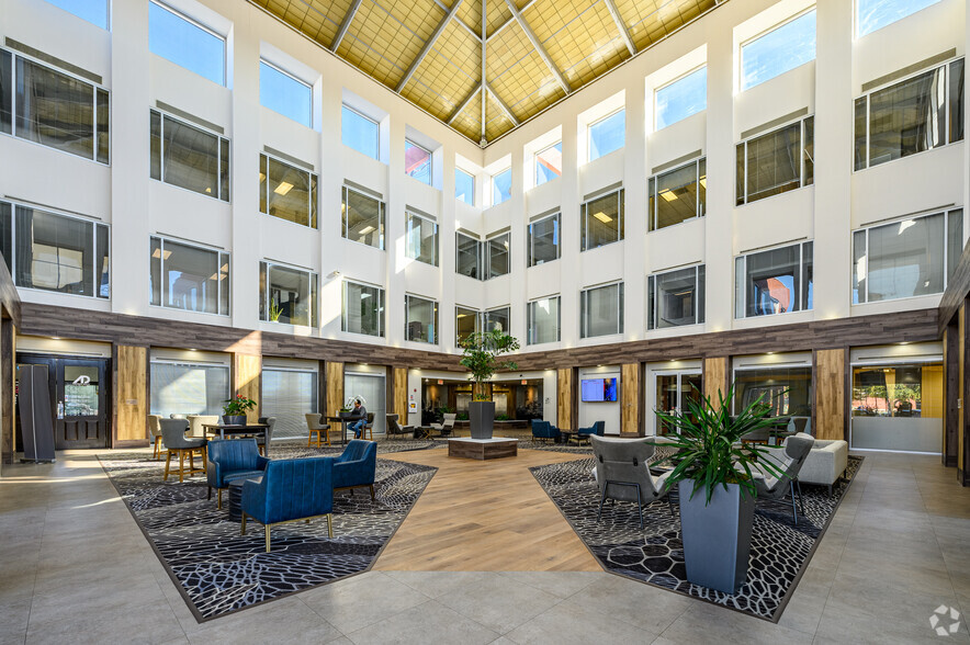 9901 E Valley Ranch Pky, Irving, TX en alquiler - Lobby - Imagen 3 de 15