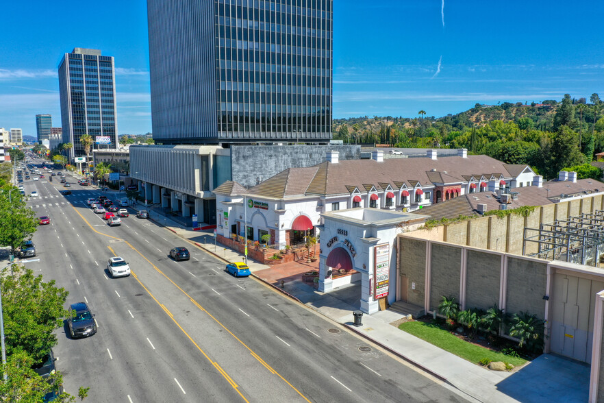 15928 Ventura Blvd, Encino, CA en alquiler - Foto del edificio - Imagen 2 de 8