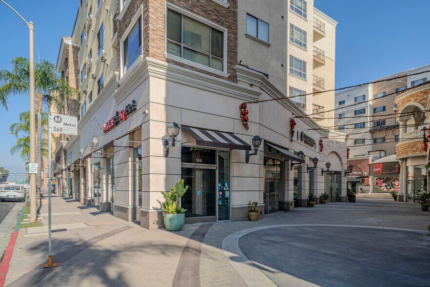 580 N Atlantic Blvd, Monterey Park, CA en alquiler - Foto del edificio - Imagen 3 de 119