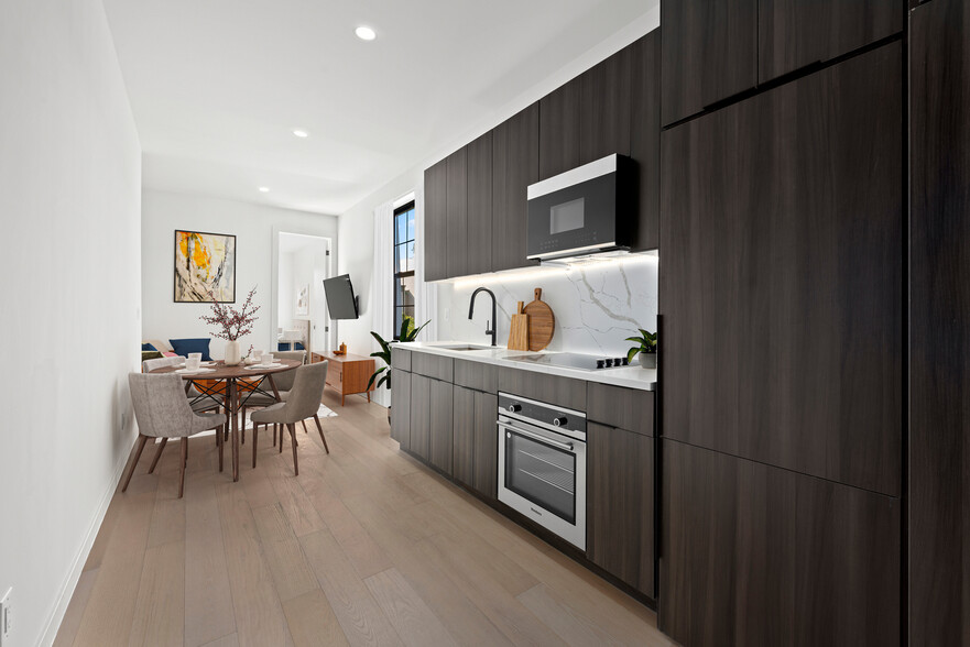 311 Eckford St, Brooklyn, NY en venta - Foto del interior - Imagen 3 de 11