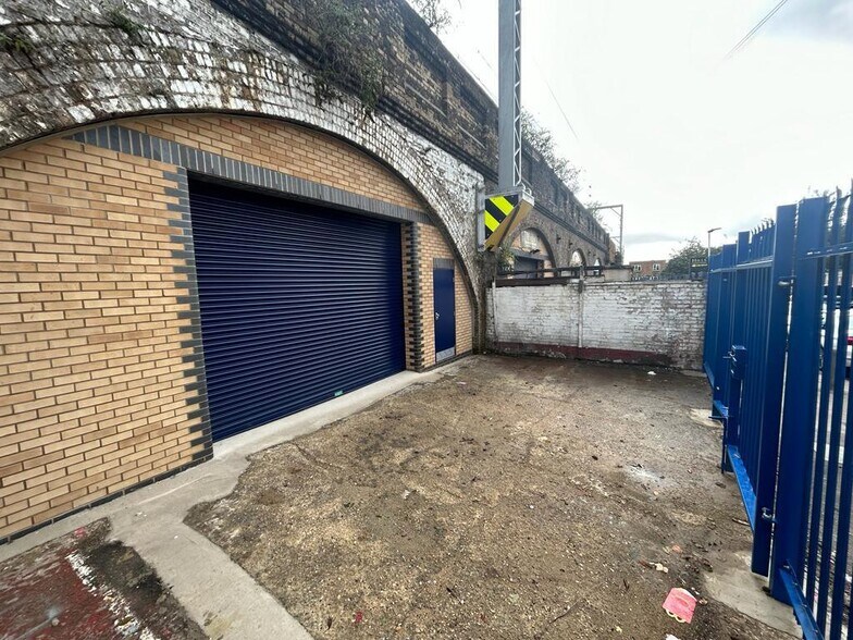 364-368 Winchelsea Rd, London en alquiler - Foto del edificio - Imagen 1 de 3