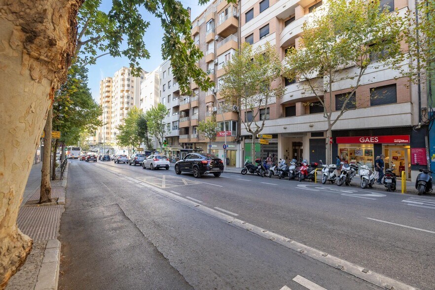 Avenida Doctor Olóriz, 5, Granada, Granada en venta - Foto del edificio - Imagen 3 de 34