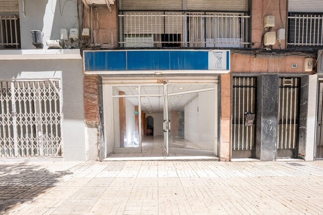 Más detalles de Carrer Vicente Blasco Ibáñez, 98, Elche - Local en venta