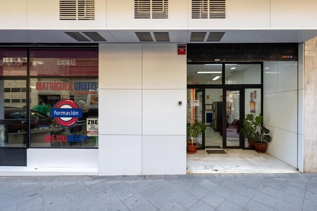 Más detalles de del Cisne, 6, Granada - Local en venta
