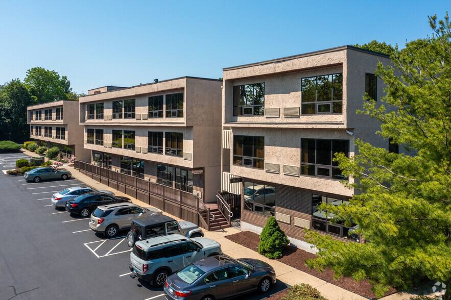 567 Vauxhall St, Waterford, CT en venta - Foto del edificio - Imagen 2 de 18